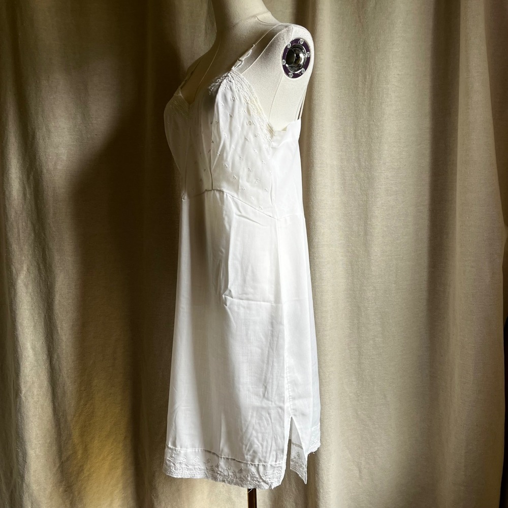 Vintage White Embroidered Slip Dress Nylon Lingerie Midi Nightgown XS - Picture 3 of 7
